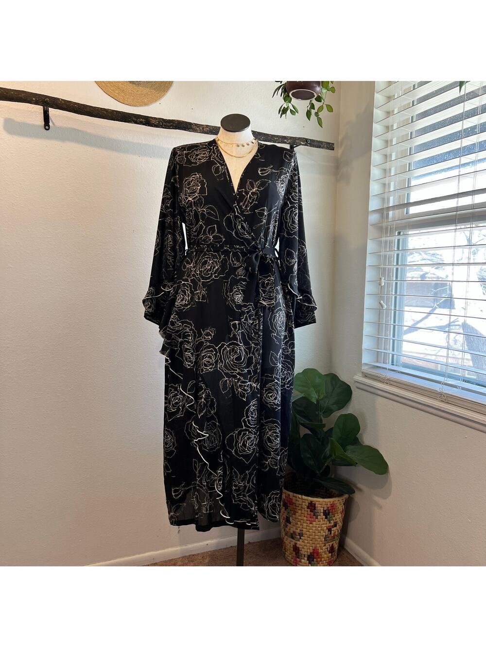 Sensara Black Floral Print Ruffled Long Sleeve Wrap Dress Size Large